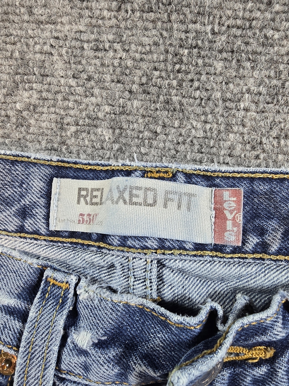 Vintage Levi’s 32x30 Relaxed Fit Light Wash Jeans Distressed Faded 90s - Picture 2 of 12